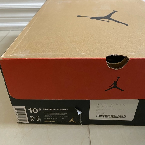 Air Jordon 12 Retro - WLF GRY/UNVRSTY BL-WHT-MDNGHT - Picture 3 of 9